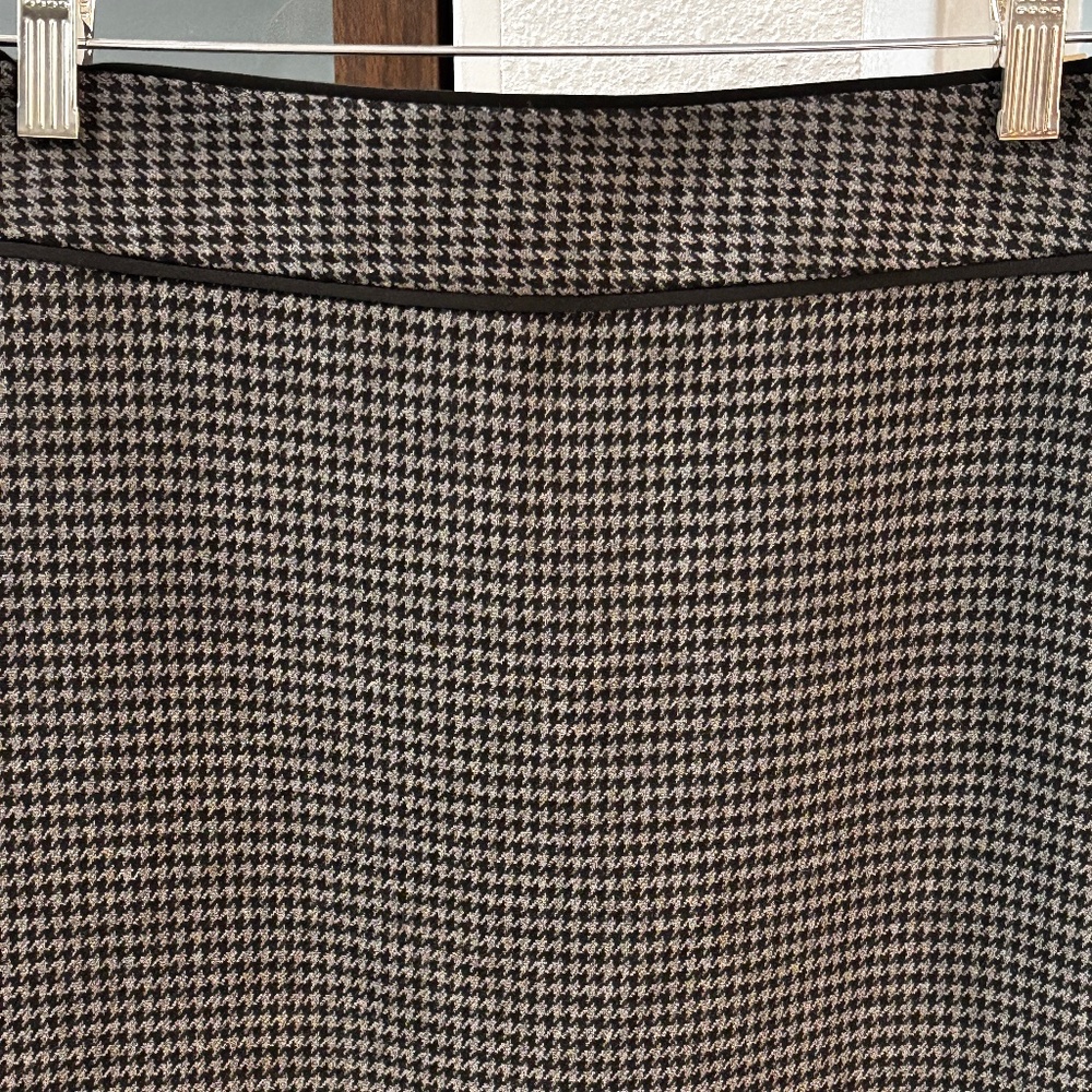 Banana Republic Knit Pencil Skirt - Black/Gray Houndstooth Size 0 - Picture 4 of 9